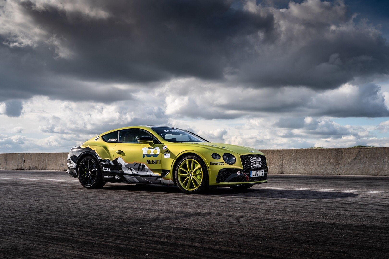 Bentley Continental GT Pikes Peak，涂装很漂亮。