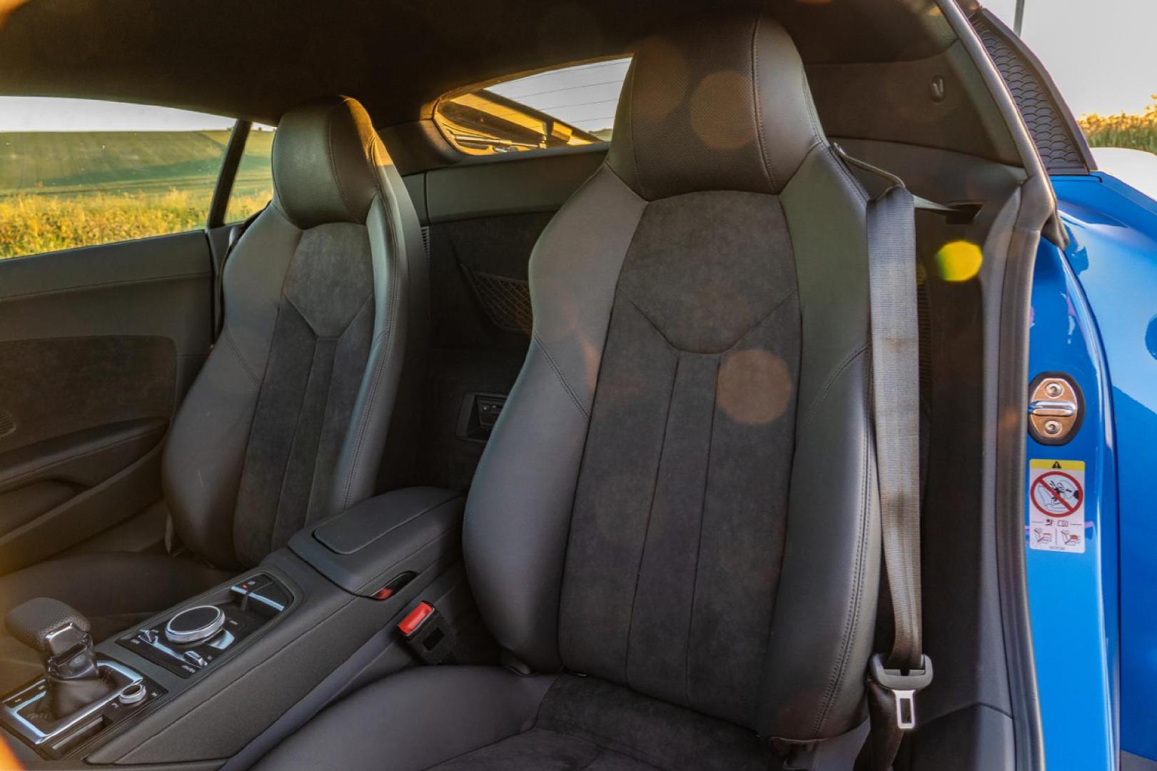 对我来说,有特殊情感的一款车,奥迪R8 V10