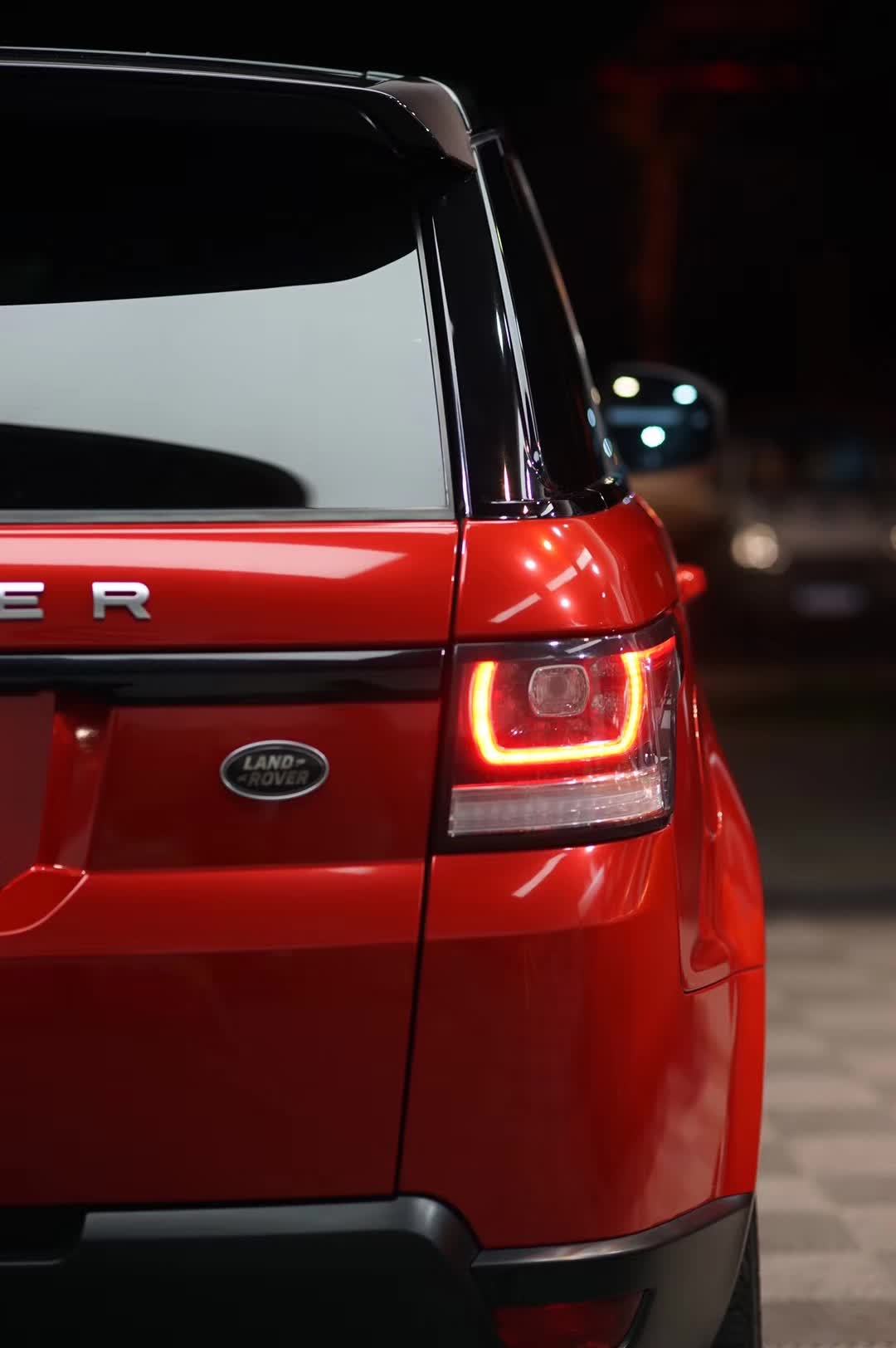 路虎揽胜运动整车改色 满大街的非黑即白 换个颜色换个心情