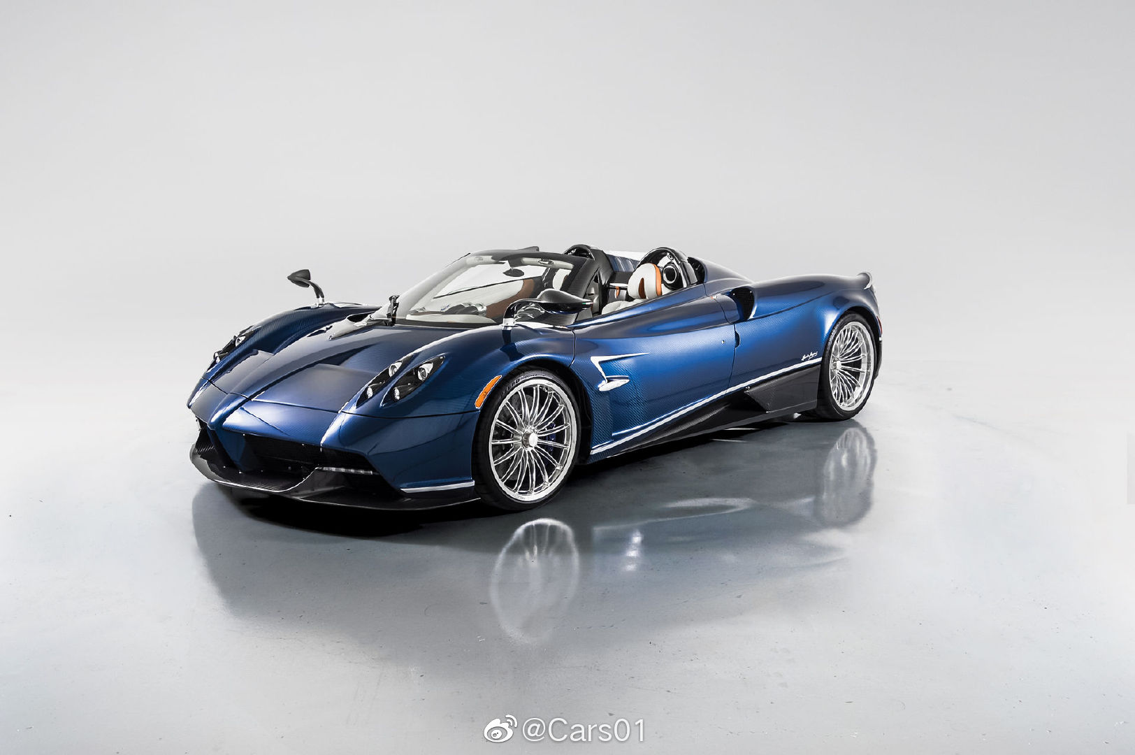 汽车美图：蓝碳帕加尼Huayra Roadster