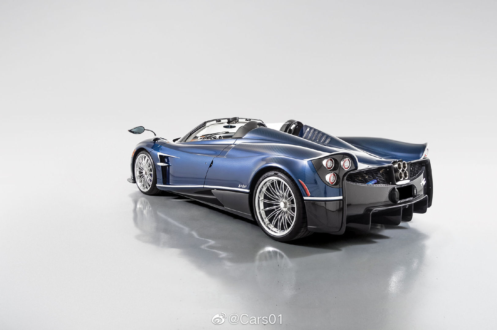 汽车美图：蓝碳帕加尼Huayra Roadster