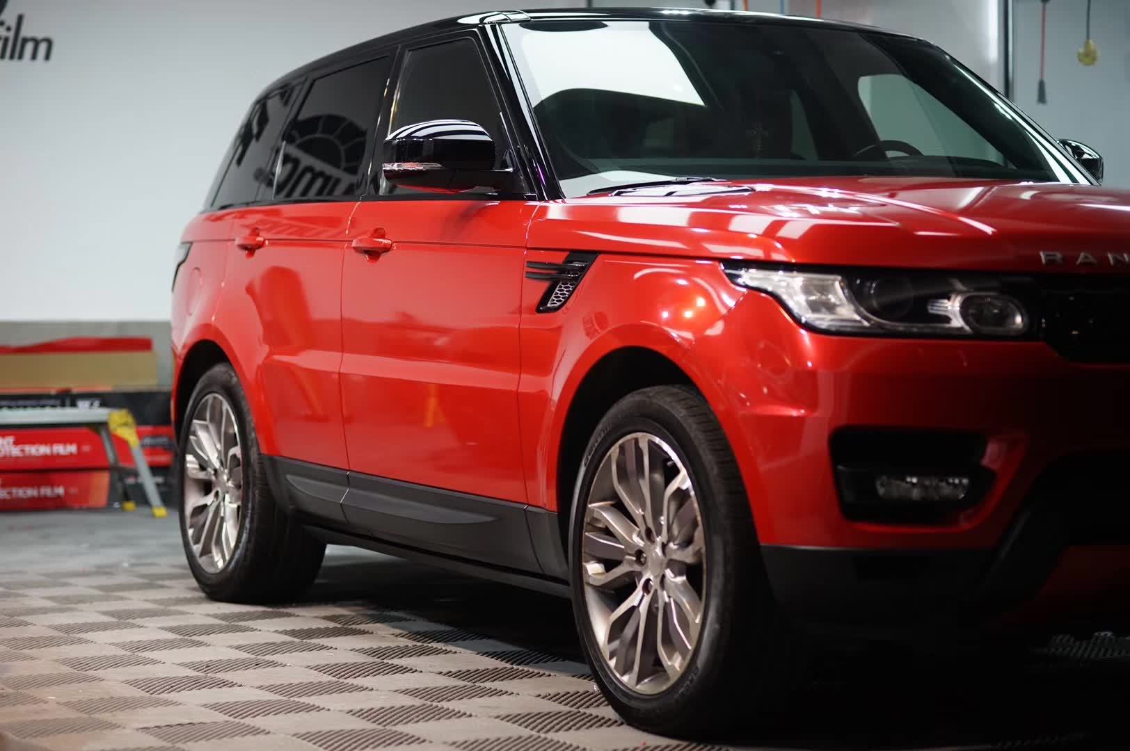 路虎揽胜运动整车改色 满大街的非黑即白 换个颜色换个心情