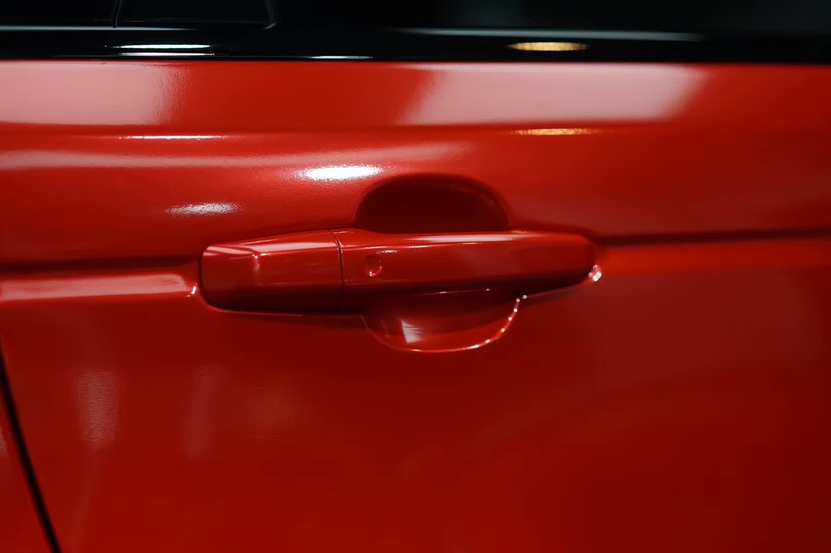 路虎揽胜运动整车改色 满大街的非黑即白 换个颜色换个心情