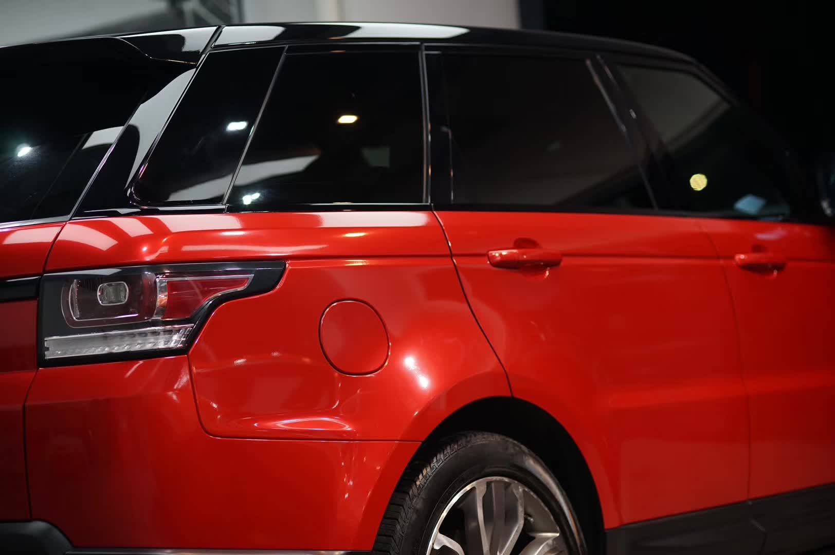 路虎揽胜运动整车改色 满大街的非黑即白 换个颜色换个心情