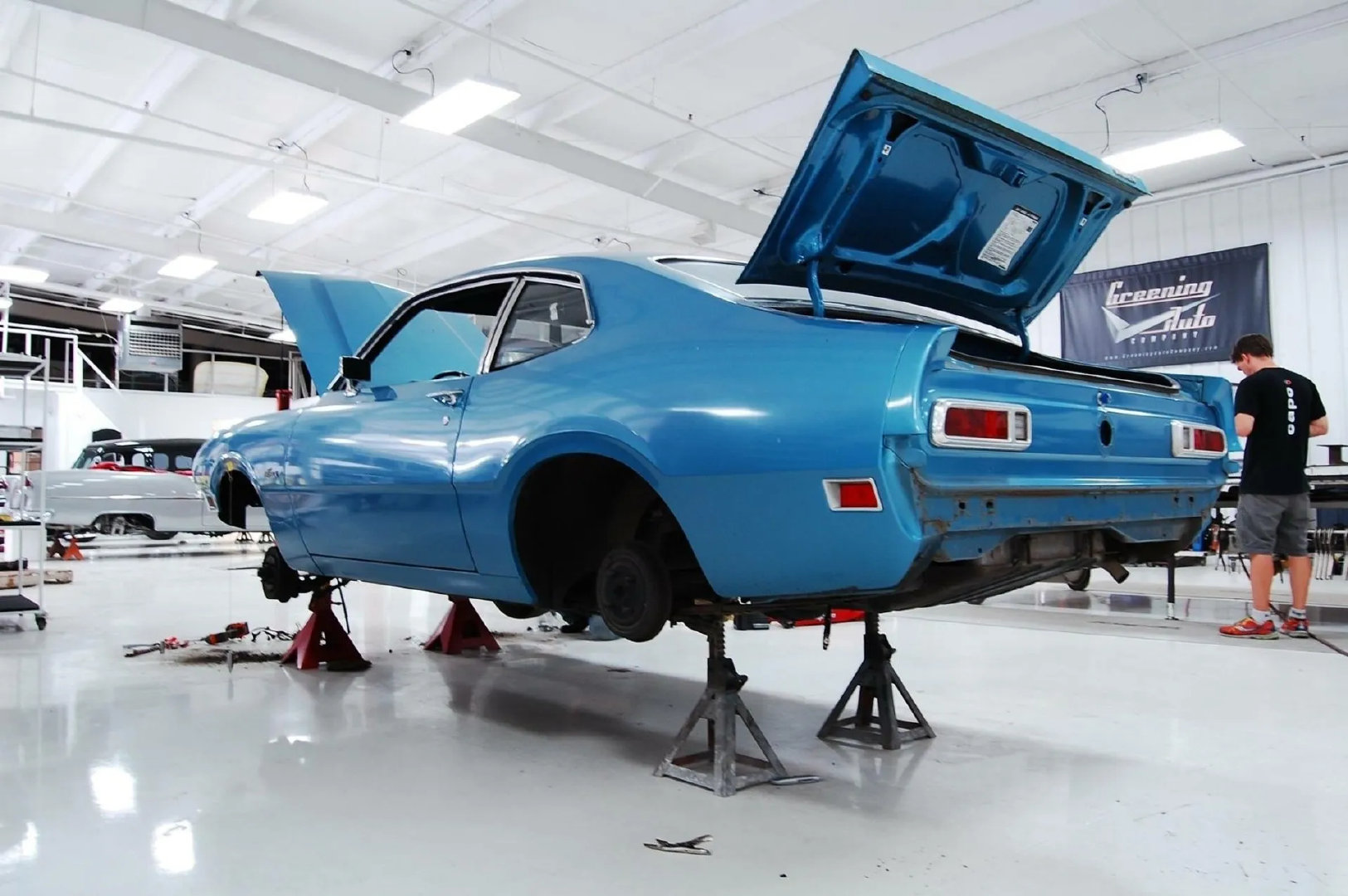 Maverick Twin-Turbo V8 1,200 HP 最高时速325公里。