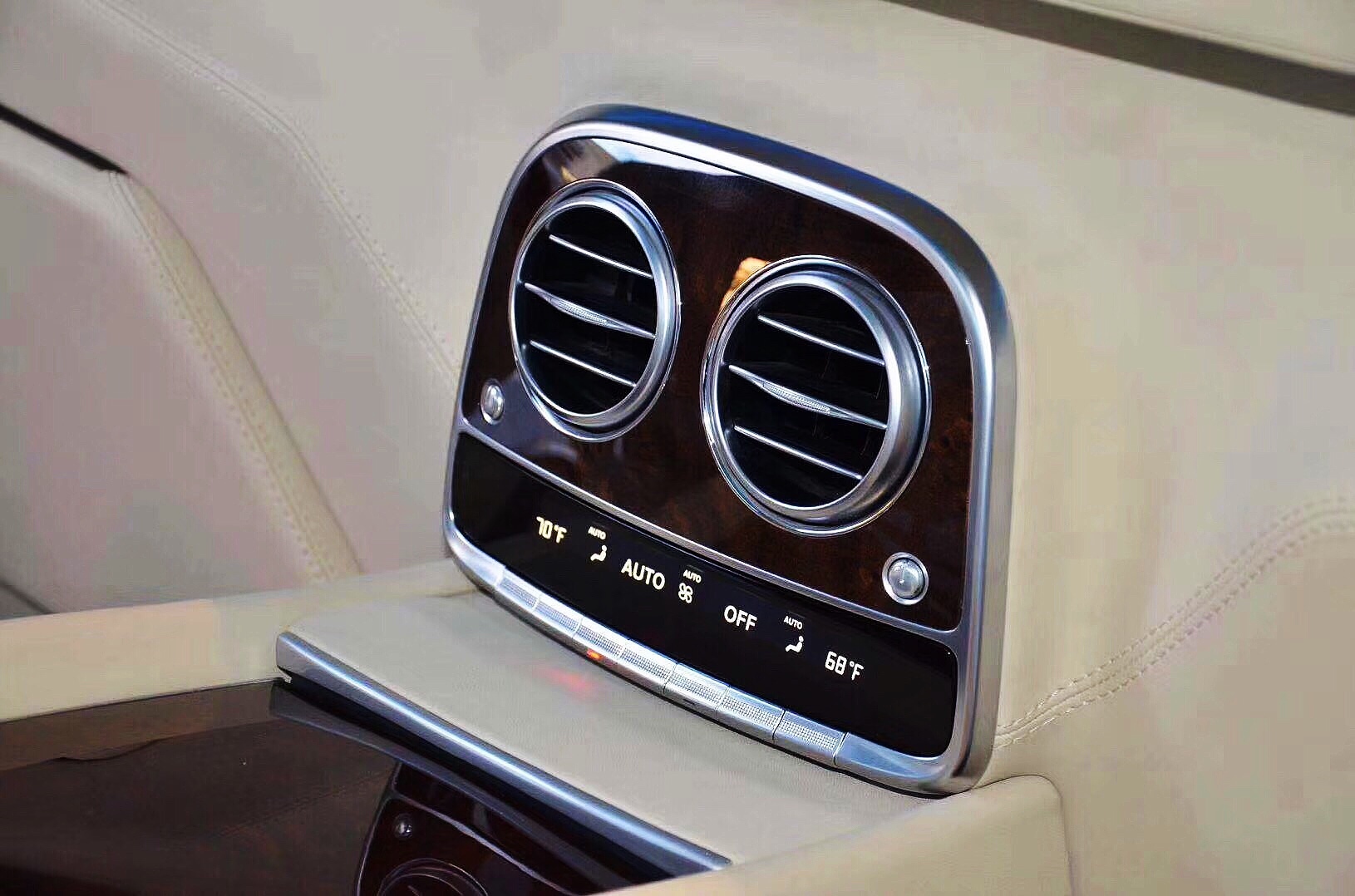 奔驰S级plus,接近6米的车长还是配迈巴赫上的三角窗合适