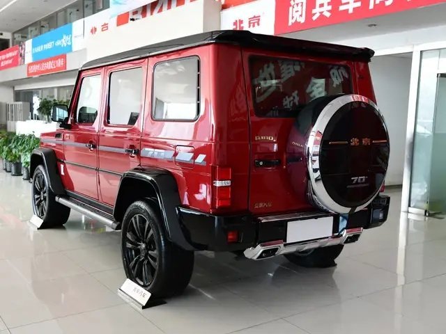 每天一组汽车美图:北京汽车bj80,大红即是大雅