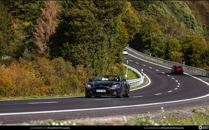 Aston Martin DBS Superleggera Volante 这车身设计太漂亮了！