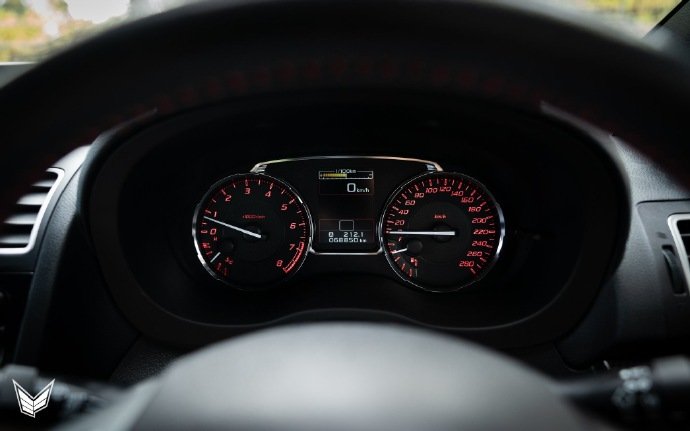 WRX STI:战意十足的配色!