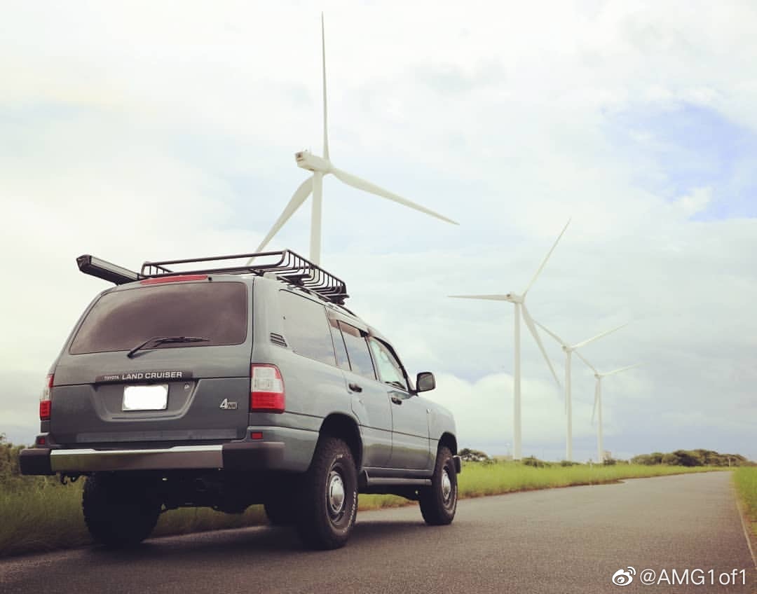 好看的汽车图片:丰田陆巡100系列(LC100)