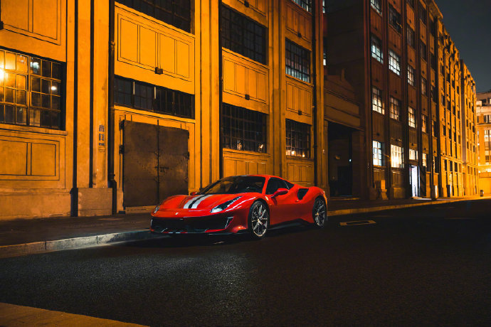 好看的汽车：Ferrari 488 Pist美炸了