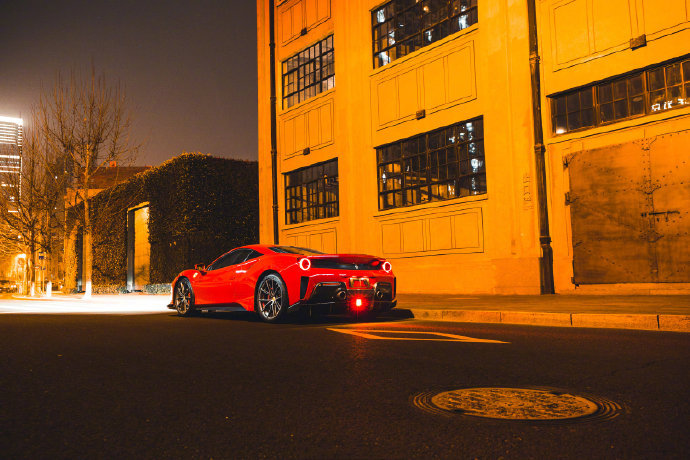 好看的汽车：Ferrari 488 Pist美炸了