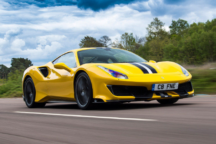 好看的汽车图片：Ferrari 488 Pista ~帅