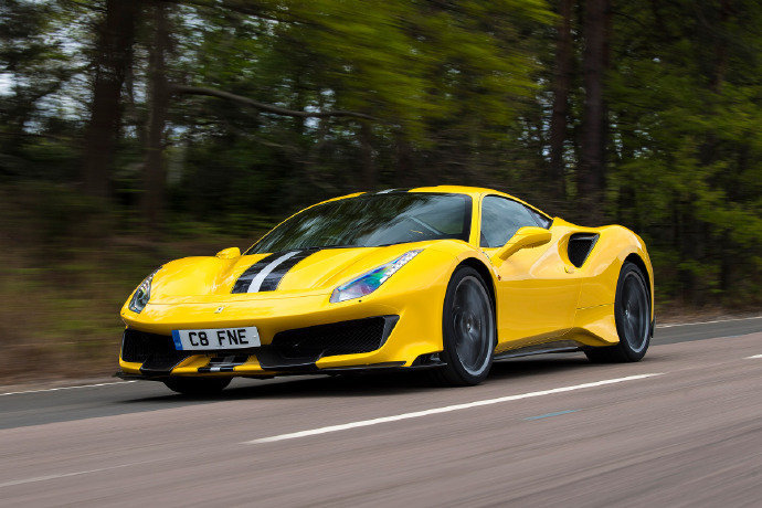 好看的汽车图片：Ferrari 488 Pista ~帅