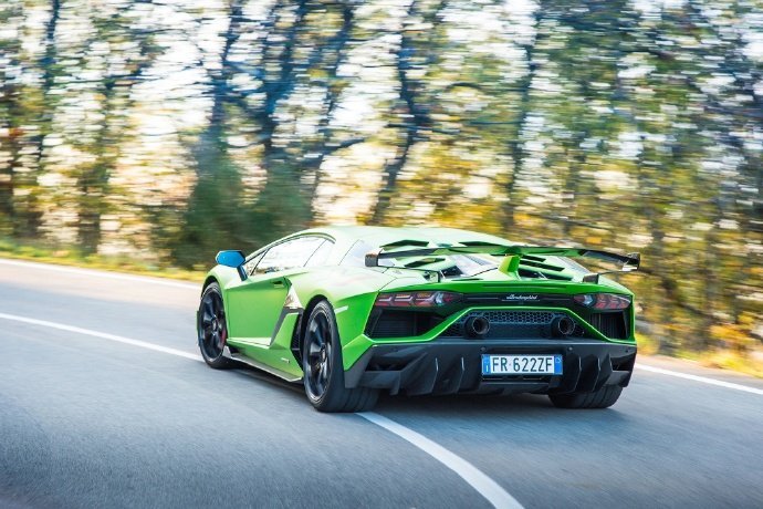 Lamborghini Aventador SVJ HOLD不住了~