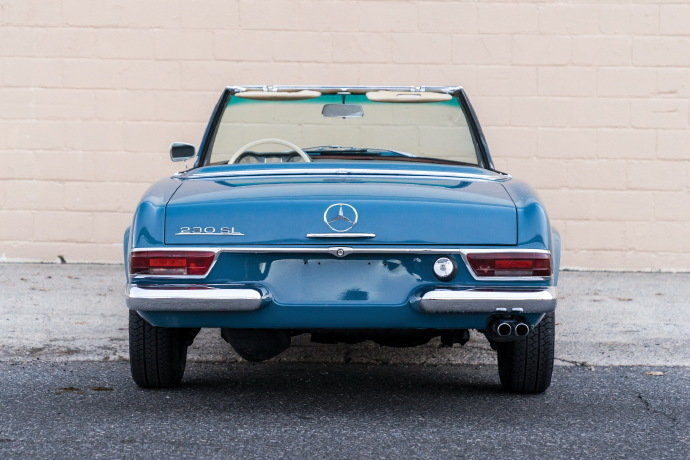 1965 Mercedes-Benz 230SL，优雅高贵！