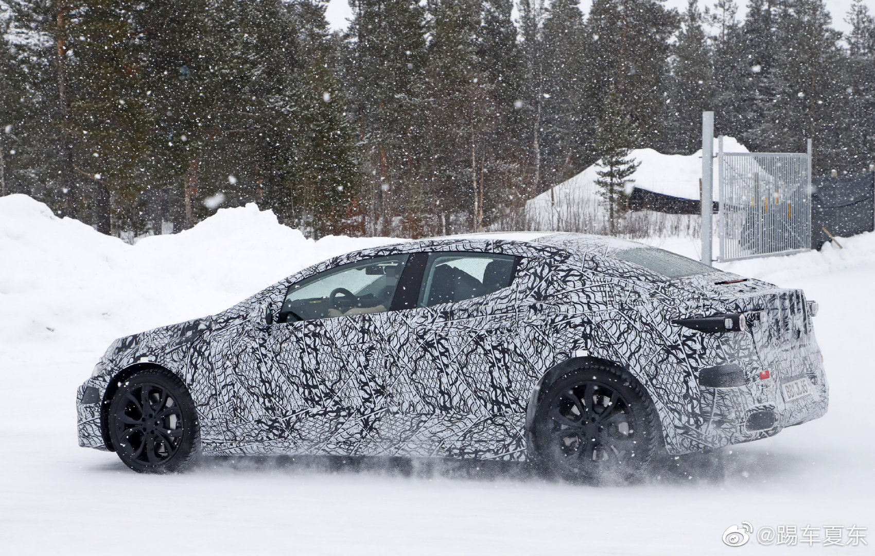 精美汽车图集:奔驰EQE,行政级纯电动露面了