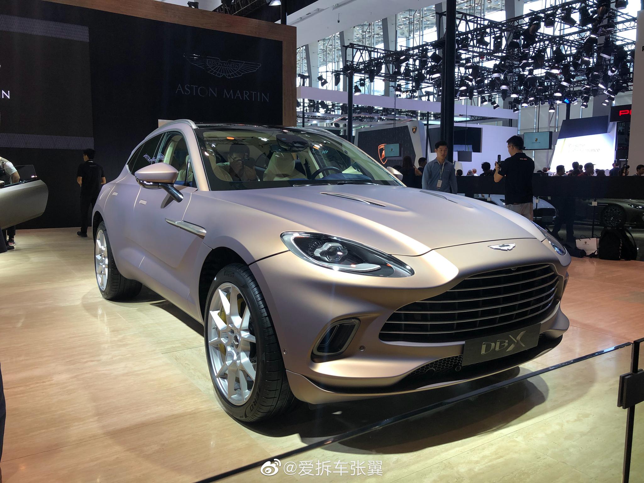 好歹也是两百多万的豪车啊,阿斯顿马丁DBX就这样的做工