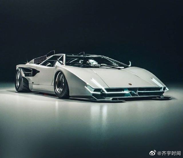 静静地看,兰博基尼 Countach Elettrica,再加任何装饰都是多余