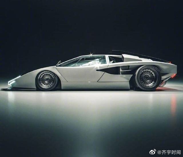 静静地看,兰博基尼 Countach Elettrica,再加任何装饰都是多余