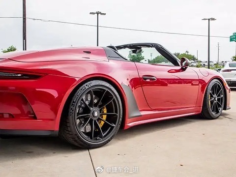 Porsche 991 Speedster 性感的双驼峰