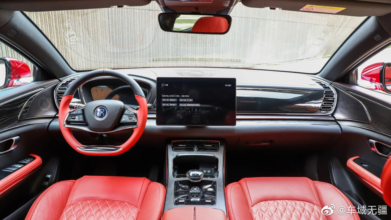 从造型上看,感觉宋PLUS就是拉高版的比亚迪汉