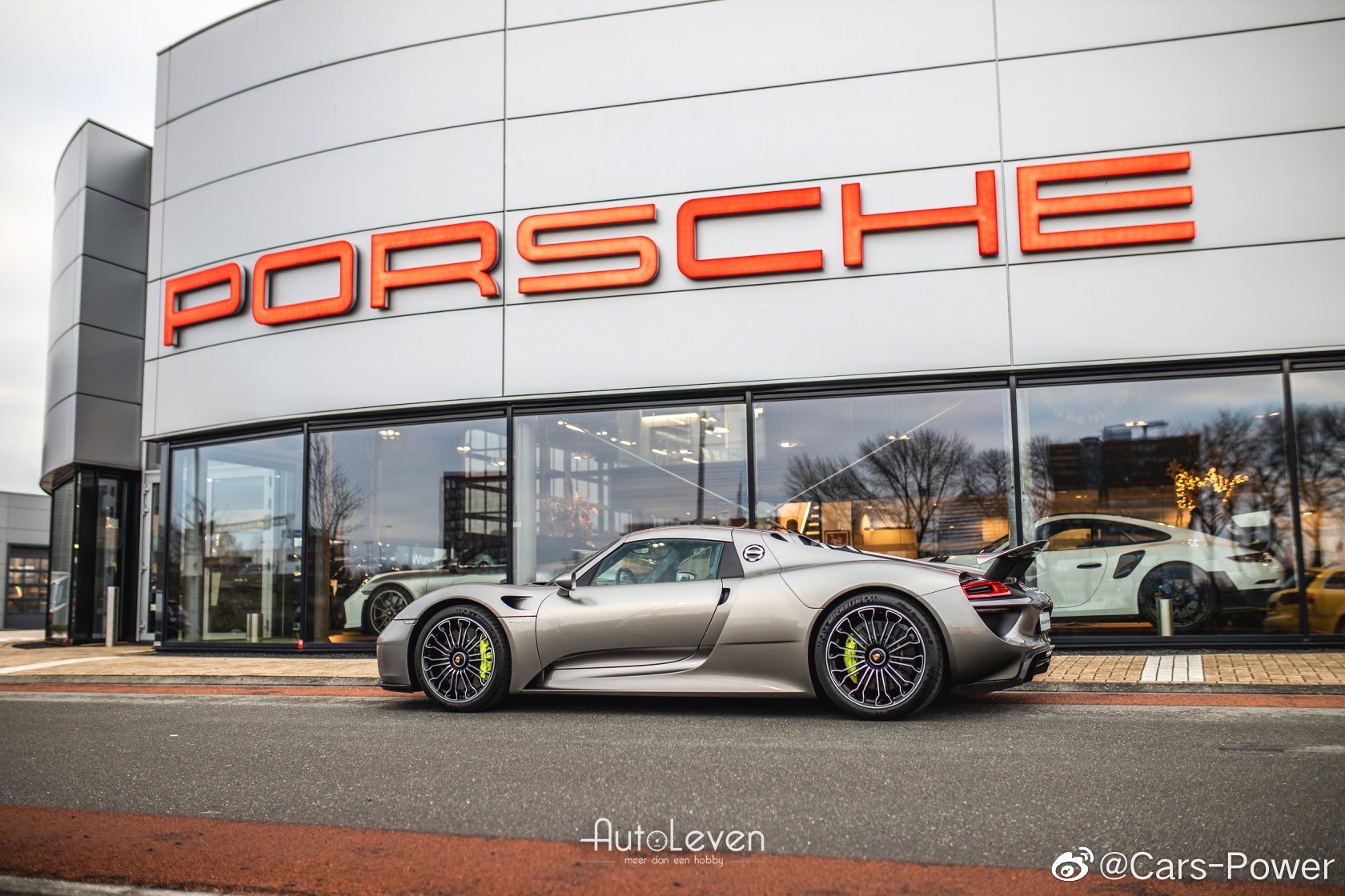 钛色涂装 超级神 保时捷918 Spyder