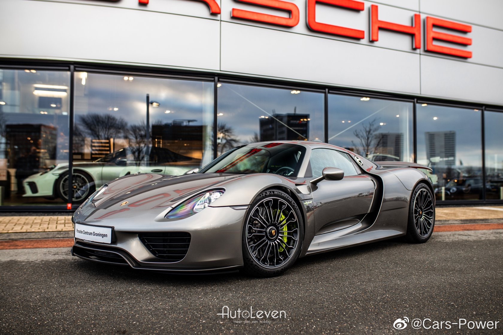 钛色涂装 超级神 保时捷918 Spyder