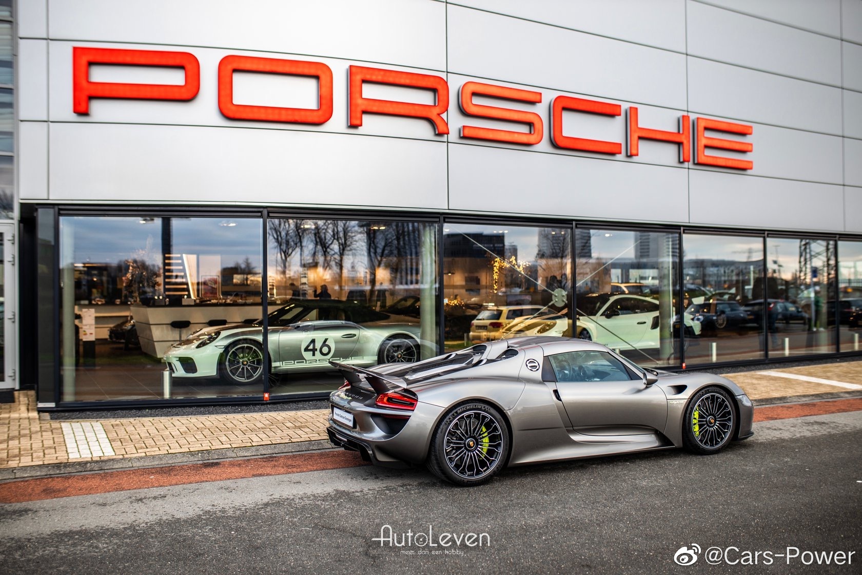 钛色涂装 超级神 保时捷918 Spyder