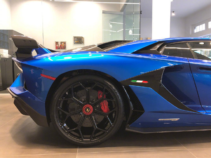 兰博基尼Aventador SVJ，超级漂亮啊~