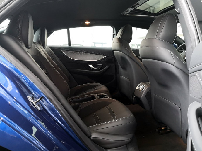 3.0T L6 435马力,这样的参数可以在奔驰多款车型上看到