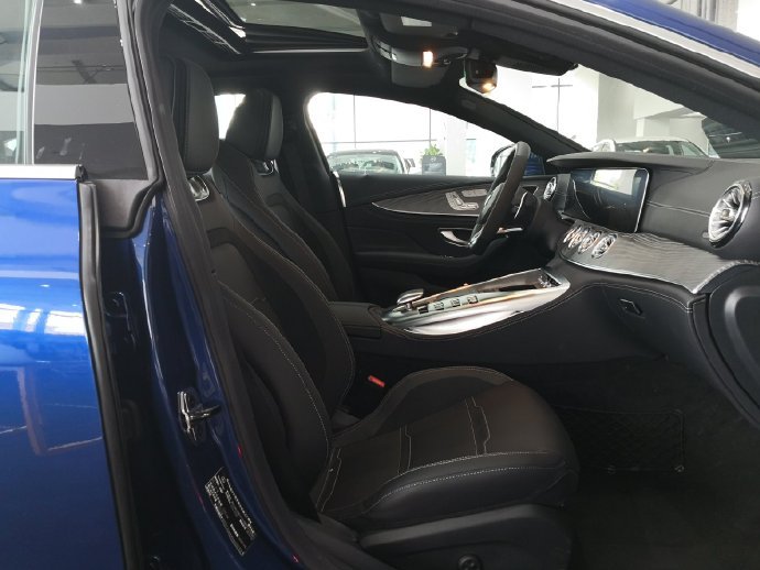 3.0T L6 435马力,这样的参数可以在奔驰多款车型上看到