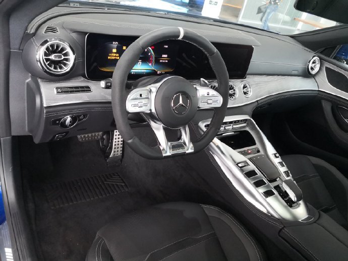 3.0T L6 435马力,这样的参数可以在奔驰多款车型上看到