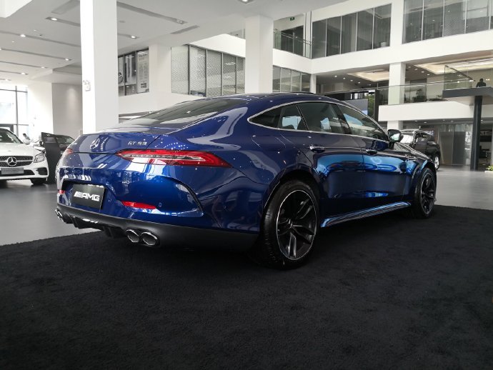 3.0T L6 435马力,这样的参数可以在奔驰多款车型上看到