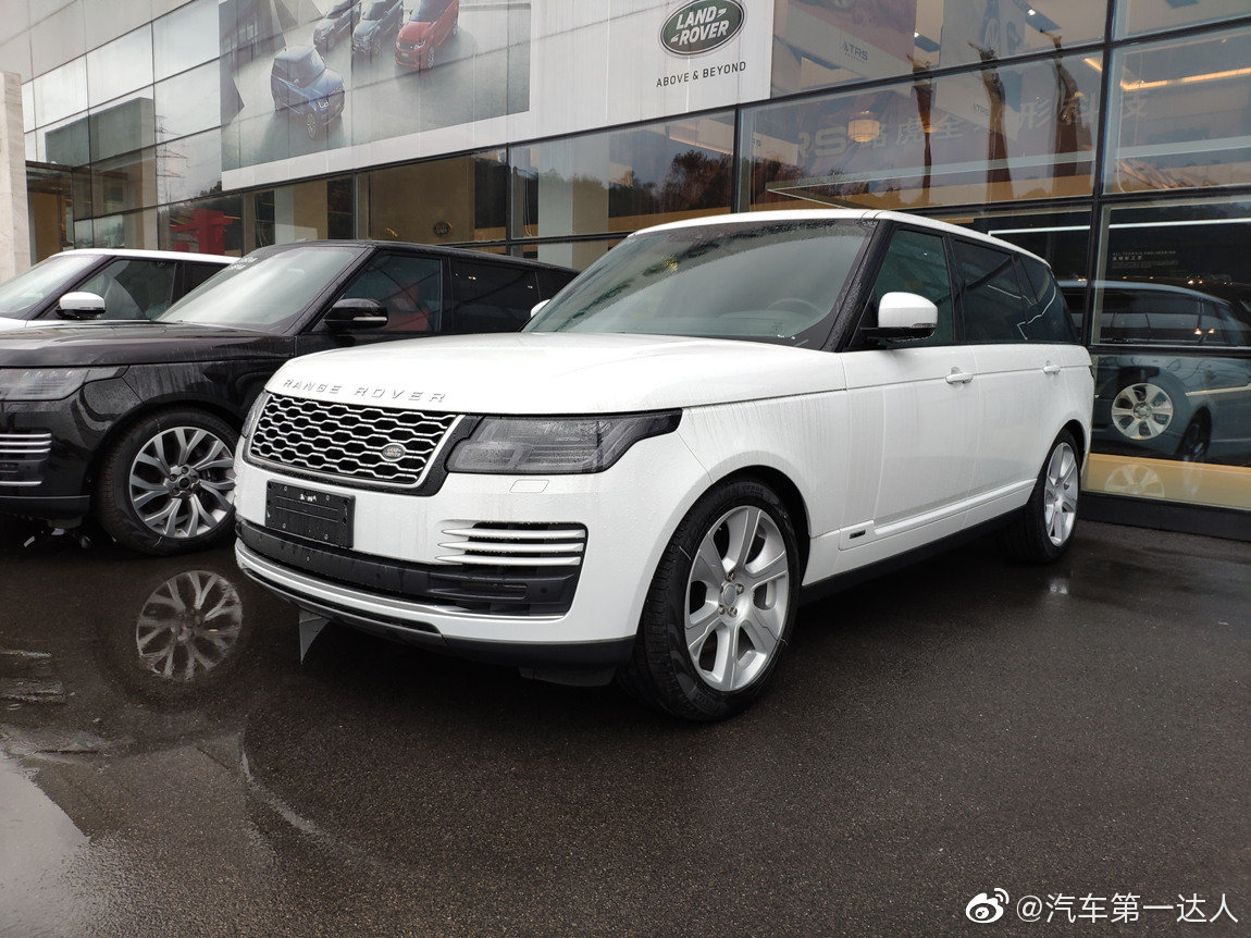 路虎揽胜 3.0 v6 传世加长版 富士白/黑檀木