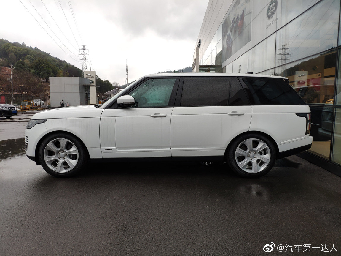 路虎揽胜 3.0 v6 传世加长版 富士白/黑檀木