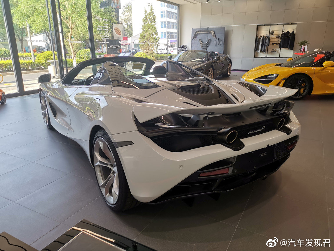 迈凯伦 720S Spider 硅白/黑红