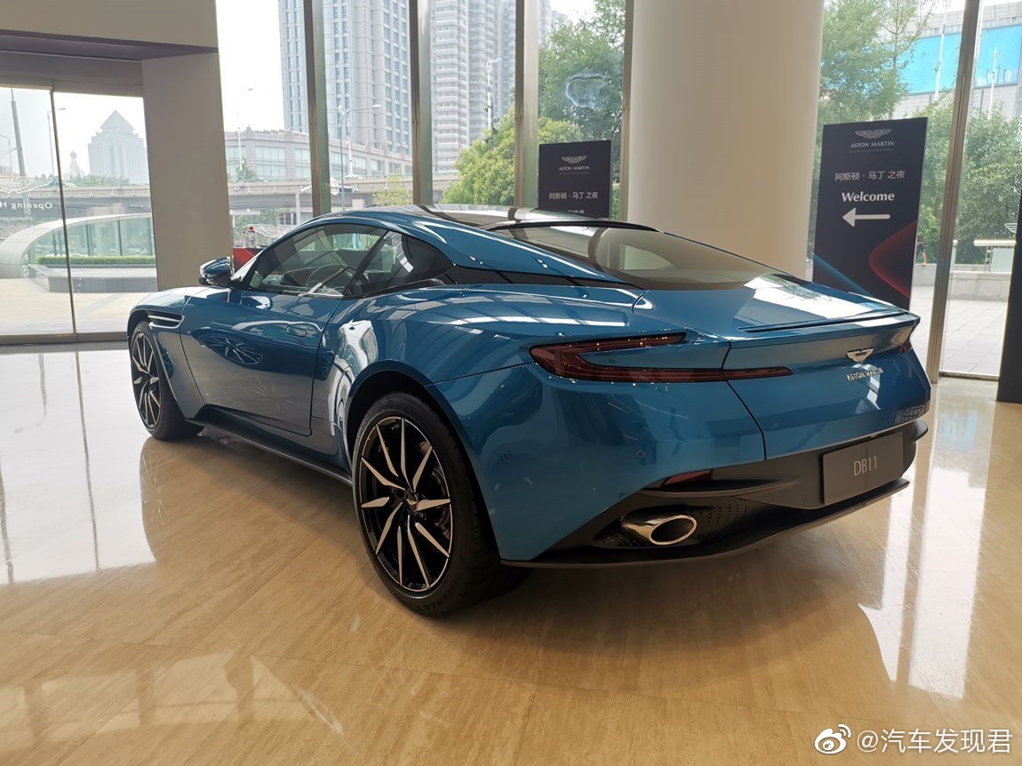 阿斯顿马丁 DB11 V8 纵情蓝/靛蓝