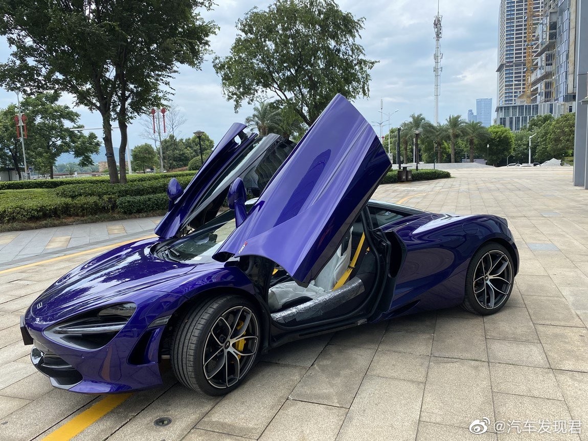 精美汽车图集：迈凯伦 720S Coupe 紫色黑内