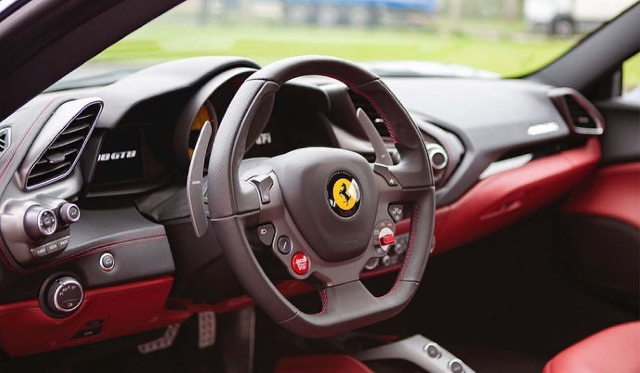 国庆快到啦,准备去哪玩呢Ferrari 488 GTB