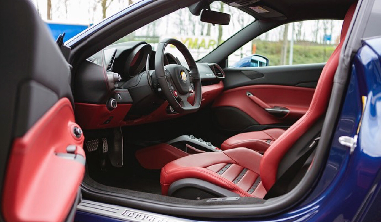 国庆快到啦,准备去哪玩呢Ferrari 488 GTB