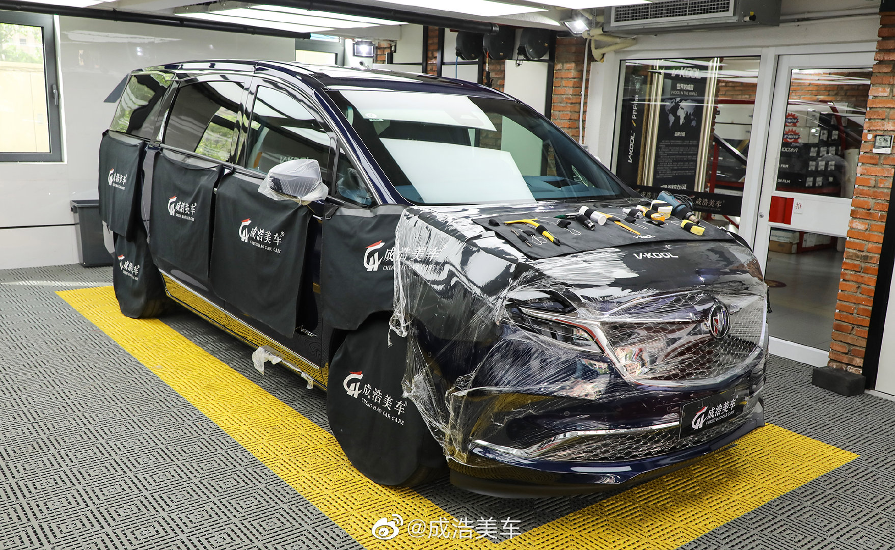 别克GL8Avenir艾维亚,装贴威固V70+X15高端隔热膜