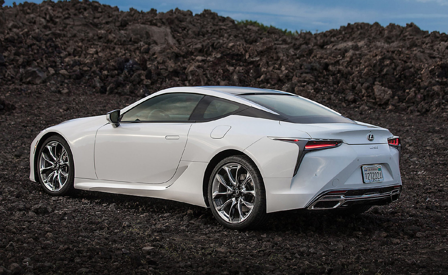 2021款雷克萨斯 LC 起价93,975美元,在美国上市。