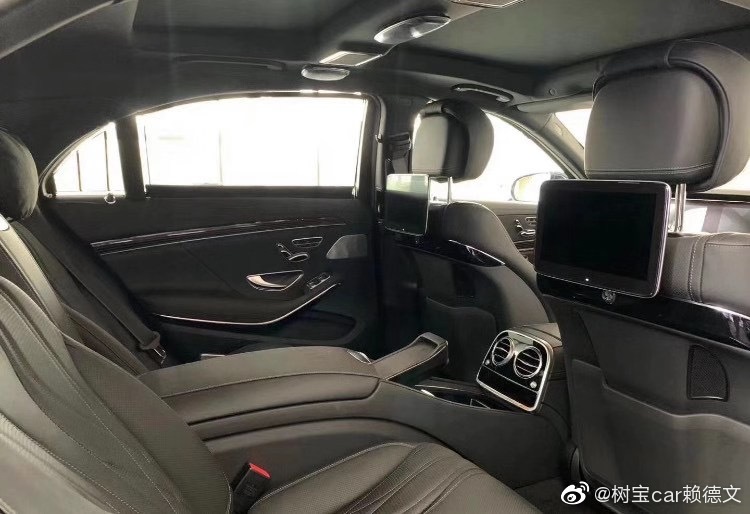 奔驰S65L AMG 白棕 黑黑，指导价273.88万，加价...