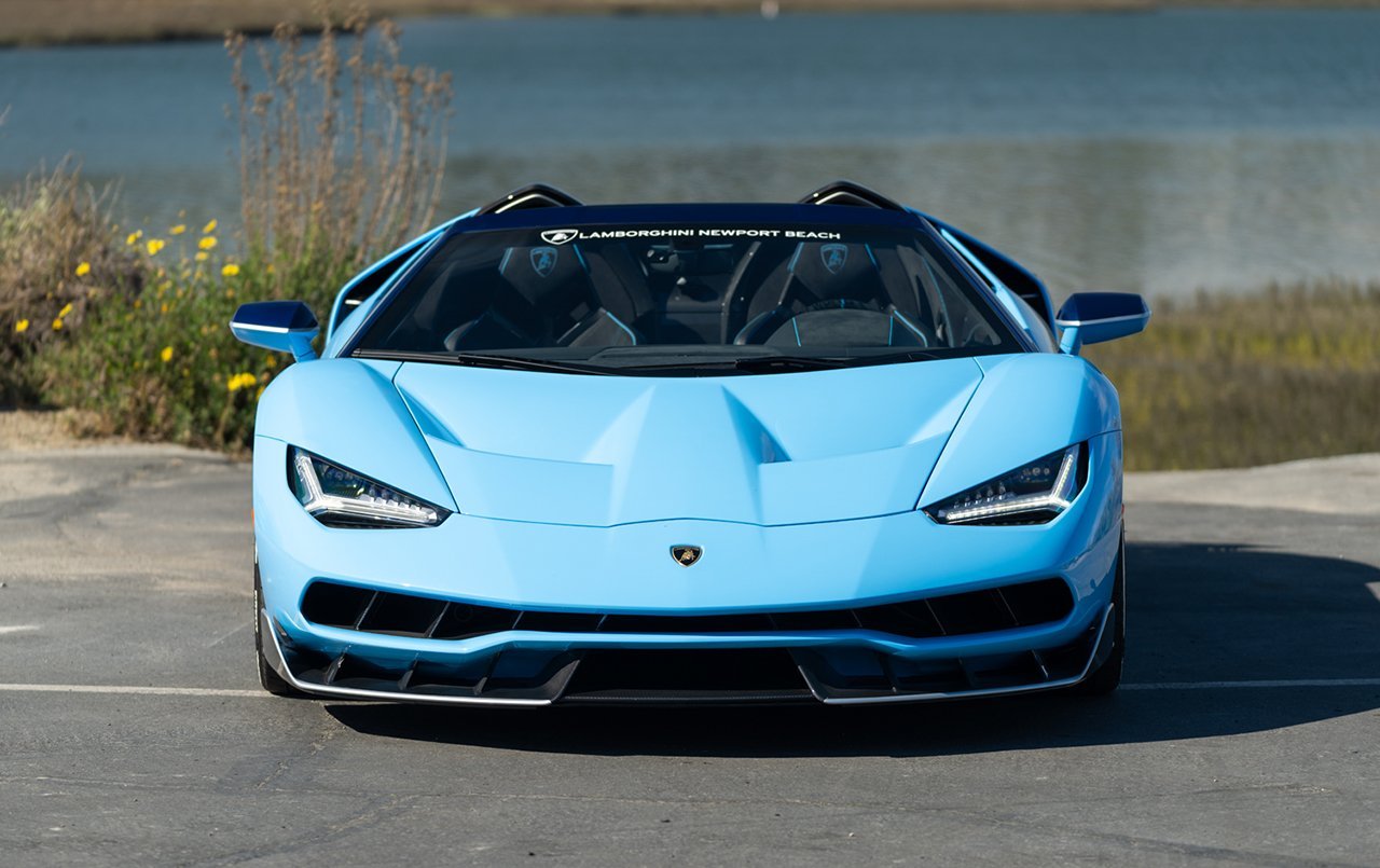 Centenario,这个配色太布加迪了。