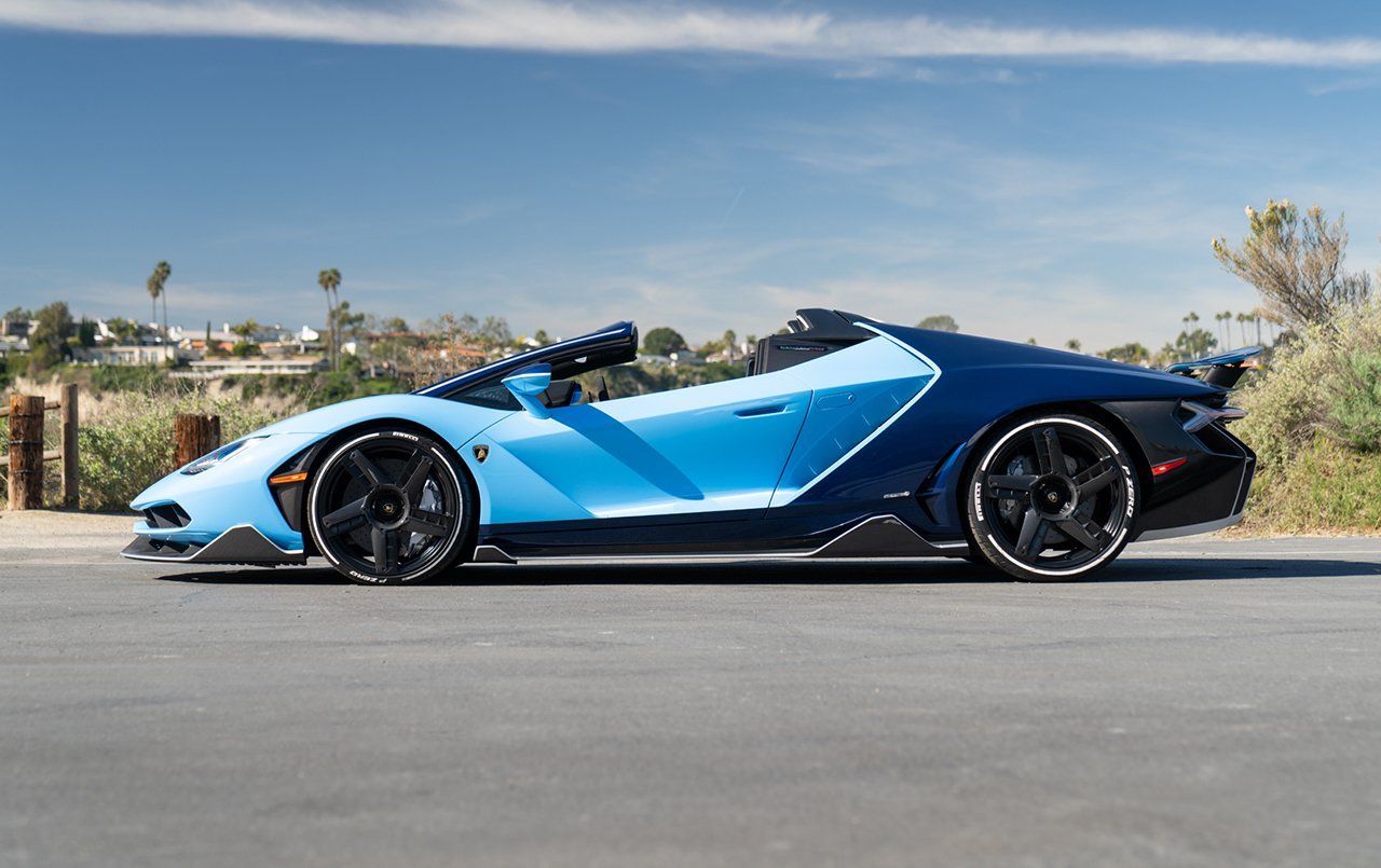 Centenario,这个配色太布加迪了。