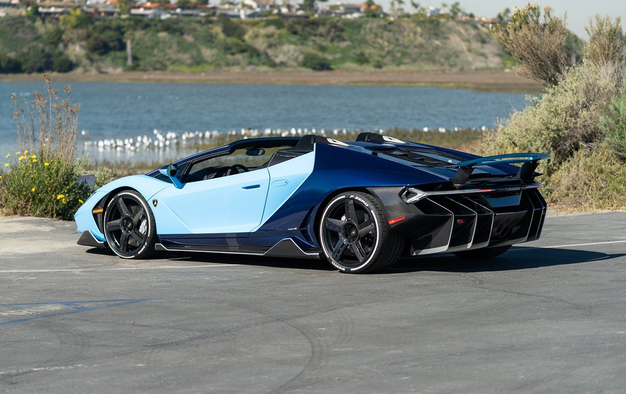 Centenario,这个配色太布加迪了。