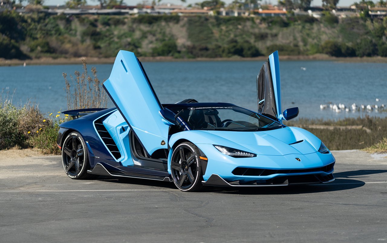 Centenario,这个配色太布加迪了。