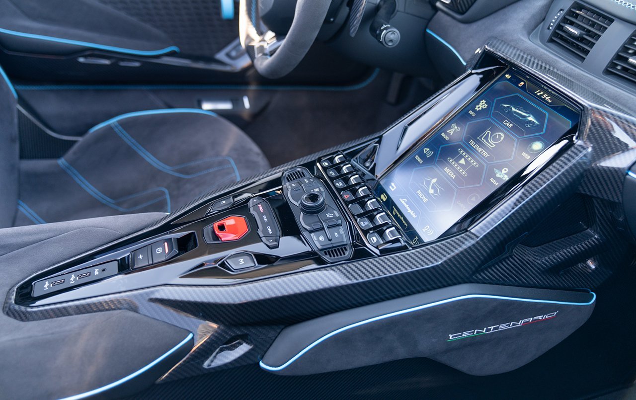 Centenario,这个配色太布加迪了。