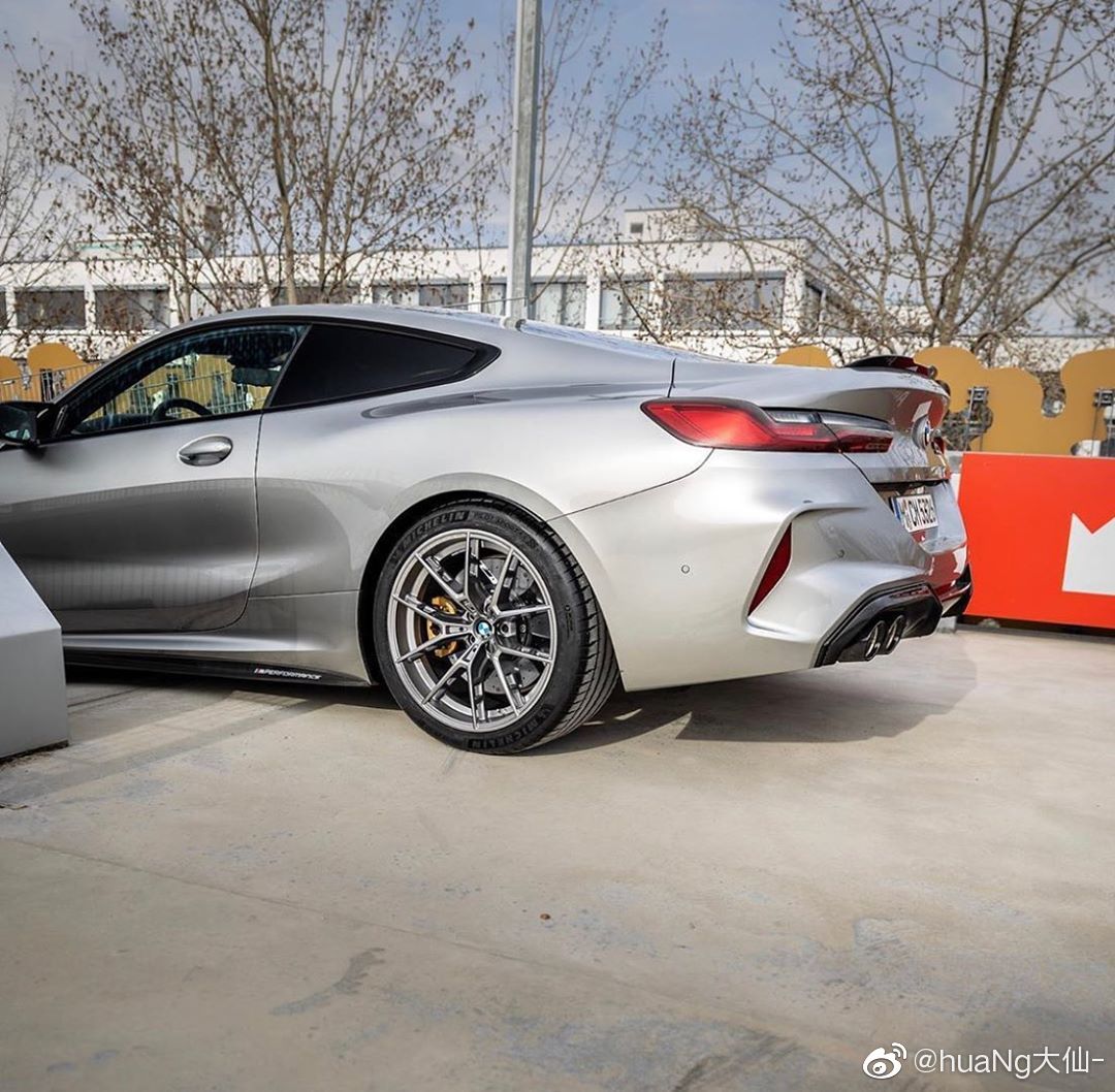 高清汽车美图：BMW M8 competition奥力给